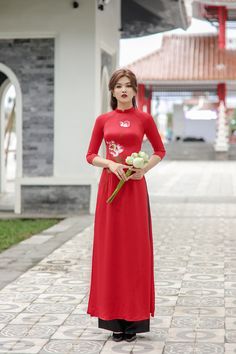 Traditional Fitted Ao Dai For Festive Occasions, Traditional Fitted Ao Dai For Festivals, Fitted Cheongsam For Festivals, Fitted Ao Dai For Traditional Ceremonies, Elegant Long Ao Dai For Ceremonial Use, Elegant Sets For Traditional Ceremonies In Spring, Elegant Long Ao Dai For Ceremonial Occasions, Festive Traditional Fitted Cheongsam, Elegant Long Ao Dai For Ceremonial