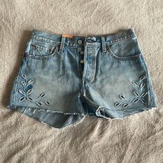 Levi’s Denim Shorts Brand New Levi’s Shorts, Jean Shorts Aesthetic, Denim Shorts Aesthetic, Valentine Fashion, Acid Bath, Pretty Fits, Shorts Aesthetic, Levi 501 Shorts, Class Outfits