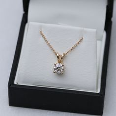 Solitaire Pendant Design, Chain Pendant Designs Gold, Lockets Diamond, Diamond Pendant Set, Diamond Solitaire Pendant, Solitaire Diamond Pendant, Diamond Pendants Designs, Jewelry Set Design