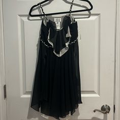 Nwot - Never Worn, No Flaws Size - 12 In Juniors Black And White Zipper On Side Black Sleeveless Chiffon Mini Dress, Black Chiffon Mini Dress For Night Out, Black Chiffon Mini Dress For Beach, Black And White Evening Mini Dress For Summer, Black And White Summer Evening Dress, Black And White Sleeveless Evening Mini Dress, Black And White Mini Dress For Summer Night Out, Black And White Summer Party Dress, Angel Black And White