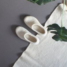 Felted slippers for women - White home shoes #feltedslippers #feltslippers #womenslippers #feltedshoes #feltshoes #homeshoes #womenslippers #giftforwomen #christmasgift White Non-slip Comfortable Slippers, White Cozy Slippers For Home, Cozy White Slippers For Home, Casual White Slippers For Home, White Casual Slippers, Casual White Home Slippers, Comfortable Cream Slippers With Round Toe, Comfortable Cream Round Toe Slippers, Beige Closed Toe Slippers With Soft Sole