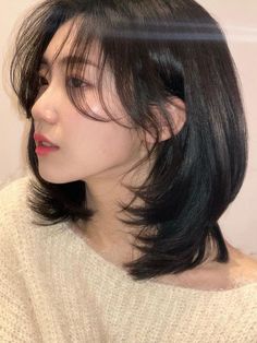 Korean Hair Shoulder Length, Layered Shoulder Hairstyles, Short Soft Layers, Lob Haircut Layered Face Framing, Medium Length Soft Layers, Mid Length Hair Cuts With Layers, Mid Hair Cuts For Women, Shoulder Length Hair Layered, Layered Short Hair Shoulder Length