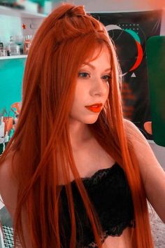 True Red Hair, Bright Copper Hair, Gorgeous Red Hair, Burnt Orange Hair, Red Hair Model, Red Hair Color Ideas, Dark Red Hair Color