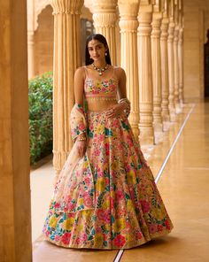 Seema Gujral, Floral Lehenga, Indian Outfits Lehenga, Wedding Lehenga Designs, Traditional Indian Dress, Red Lehenga, Traditional Indian Outfits, Indian Dresses Traditional, Indian Bridal Outfits