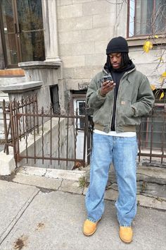 Winter Outfits Baggy, Carhartt Outfit Men, Pics Of Men, Carhartt Jacket Outfit, Aesthetic Guy Outfits, Ny Outfits, Nyc Outfits, Carhartt Detroit, Outfits Baggy