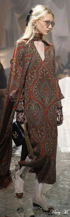 #Valentino #Spring2025RTW #Fashionrunway Fashion 2025, Paisley Art, Print Inspiration, Spring Looks, Boho Look, Mode Fashion, Fashion Addict, Colorful Fashion