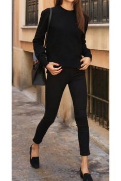 Comfy Work Outfit, Work Outfit Inspiration, Jeans Outfit Fall, Casual Chic Outfits, Looks Black, Outfit Trends, Black On Black, All Black Outfit