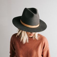 Tall Crown, Crown Hat, Mode Boho, Women Fashion Edgy, Outfits With Hats, Mode Inspo, Audrey Hepburn, Hat Fashion, Autumn Winter Fashion