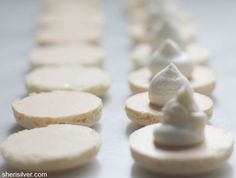 you say macaroons... | Sheri Silver - living a well-tended life... at any age Macaroons Easy, Flourless Desserts, Meringue Desserts, Les Macarons