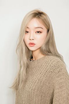 Korean Beauty Inspiration Blonde Hair Korean, Korean Haircut, Blonde Asian, Platinum Blonde Hair, Asian Hair, Korean Hairstyle, Blonde Hair Color, Korean Beauty