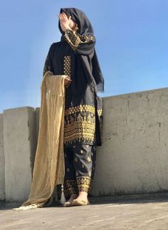 https://bit.ly/47dla4S interested person Jo online work krna chahty link py click kry Short Frocks, Simple Dress Casual, Celebrity Children, Girly Swag, Blouse Casual Fashion, Hijab Trends, Neck Designs For Suits, Stylish Short Dresses, Best Pose For Photoshoot