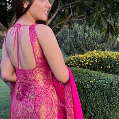 Suit Neck And Back Designs, Indian Suit Back Design, Sleeveless Punjabi Suit, Pink Banarasi Suit, Suit Back Design Neck, Back Design For Suit, Sleeveless Suit Designs Indian Style, Sleeveless Suits Indian, Banarasi Kurti Designs Latest