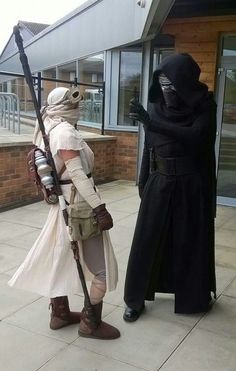 Star Wars The Force Awakens Scavenger Rey & Kylo Ren cosplay Kylo Ren And Rey Halloween Costume, Diy Kylo Ren Costume, Dark Rey Cosplay, Kylo Ren Costume, Rey Kylo Ren, Rey And Kylo Ren, Medieval Kylo Ren, Kylo Ren Costumes, Kylo Ren Cosplay