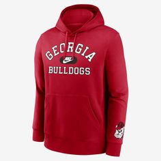 Designed with throwback graphics, this Legacy Club Foundational Hoodie features a cozy fleece lining to help you comfortably support the Georgia Bulldogs in chilly temperatures. Oklahoma Sooners, Tennessee Volunteers, Georgia Bulldogs, Red Hoodie, Drawstring Hoodie, Mens Activewear, Red Fashion, Men's Nike, Tennessee