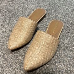 Never Worn Casual Pointed Toe Beach Flats, Brown Pointed Toe Casual Sandals, Casual Brown Pointed Toe Sandals, Beige Almond Toe Flats For Summer, Woven Mules, Girls Flats, Madden Girl Shoes, Women's Mules, Womens Mules