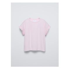 Round neck T-shirt with short sleeves. Matching ruffle appliqué on sleeve. Shirt With Frills, Zara Ruffle Top, Zara T Shirt, Round Neck Top, Ruffled Top, Blouse Jeans, Shirt Blouses Tops, Cardigan Sweater Dress, Leather Shirt