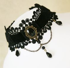 Чёрное очарование - Ярмарка Мастеров - ручная работа, handmade Gothic Jewelry Diy, Pulseras Kandi, Jewelry Box Diy, Black Choker Necklace, Elegant Gothic, Gothic Vintage, Gothic Accessories, Lace Jewelry