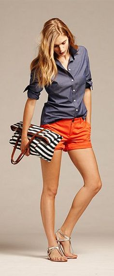 Late summer ourfits Shorts Ideas, Shorts Preppy, Outfit Preppy, Preppy Shorts, Latina Outfit, Elevated Bed, Outfit Combos, Crochet Collection, Summer Shorts Outfits