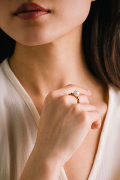 Pearl gold ring. Pearl jewelry aesthetic. A single pearl sits on top of a beaded gold ring for a look that’s classic but oh-so-slightly extra. Pearl Jewelry Aesthetic, Pearl Gold Ring, Ring Pearl, Single Pearl, Jewelry Aesthetic, Pearl Size, Pearl Ring