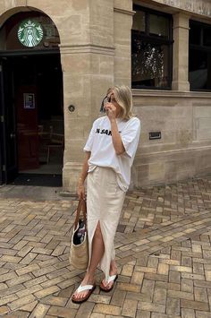 21+ Effortless Summer Outfits To Copy This Season / neutral & chic Coffee Date Outfit Ideas, Outfit For Women Casual, Linen Pants Outfits, European Vacation Outfits, Summer Outfit For Women, Coffee Date Outfit, Women Casual Outfits, Cute Maxi Skirts, Date Outfit Ideas