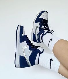 Tap to buy now 🛒🛍☝🏻 Jordan 1 Midnight Navy, Tenis Nike Jordan, Jordan 1 High Outfit, Custom Air Jordan 1, Jordan 1 Blue, All White Sneakers, Navy Sneakers, Cold Style, Cheap Jordans