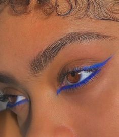 Your favourites Blue Liner Makeup Look, Fun Eyeliner Looks, Winter Make Up, Occasion Makeup, Indie Makeup, Blue Eyeliner