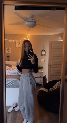 Cute Asthmatic Outfits, Sweatpants And Lululemon Shirt, February Outfit Inspo 2024, Going To The Movies Outfit Casual, Modest Cute Everyday Outfits, Outfits With Jeans Winter, Comfy Shopping Outfit, Lazy Day Outfits Summer, Cozy Outfits For School