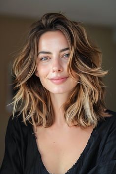 Best Balayage For Brunettes, Caramel Highlights Shoulder Length Hair, Medium Length Hair Styles Summer, Hair 40 Year Old Woman, Hair For 40 Year Old Women, Hair Color For 50 Year Old Women, 40 Year Old Hairstyles, 40 Year Old Women, 40 Year Old Womens Fashion