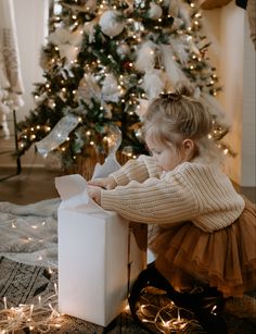 Toddler Holiday Photos, Home Christmas Photoshoot, Holiday Photos Outfits, Holidays With Toddlers, Holiday Photoshoot, Christmas Shoot, Christmas Mini Sessions