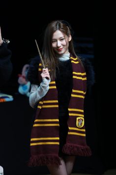 Sana Fansign, Minatozaki Sana Icons, Outfit Harry Potter, Sana Icons, People Screaming, Fan Signs, Girlfriend Material, Sana Minatozaki