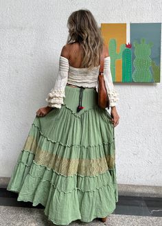 Bohemian Fashion Plus Size, Beachy Boho Outfits, Hippie Outfit Inspo, Boho Long Skirt, Layered Skirts, Bohemian Style Skirts, French Boho, Roma Fashion, Healthy Dinner Ideas