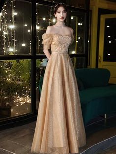 Off-shoulder Gala Evening Dress For Wedding, Off-shoulder Evening Dress For Wedding Gala, Gala Wedding Off-shoulder Evening Dress, Gold Dress With Sweetheart Neckline For Banquet, Glamorous Gold Strapless Gown, Gold Off-shoulder Wedding Dress, Glamorous Off-shoulder Ball Gown For Gala, Gold Fitted Gown With Sweetheart Neckline, Gold Off-shoulder Gown For Wedding