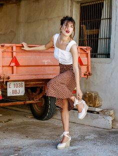 Spring Fancy Outfits, How To Wear Espadrilles, Jungkook Fashion, Dress Like A Parisian, Parisian Look, Style Parisienne, French Girl Chic, Parisian Chic Style, Parisian Women