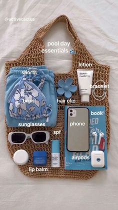 Bag Essentials Everyday, Pool Bag Essentials, Road Trip Kit, Girly Christmas Gifts, Pool Bag