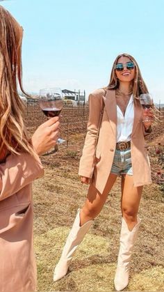 #napavalley #wine #vacation Green Rodeo Outfit, Winery Chic Outfit, Cute Mexican Outfits For Women, Spring Outfits With Cowgirl Boots, Rodeo Boots Women Outfit, Cowgirl Boots Spring Outfit, Outfit For Brunch Summer, Blazer With Cowgirl Boots, Styling Cowboy Boots Women Winter