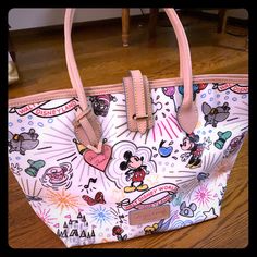 From Walt Disney World. Like New Condition. Worn Maybe 1 Time. Disney White Bags For Disney Trips, White Disney Bags For Everyday Use, White Disney Everyday Bag, White Disney Style Bag, Disney Style White Everyday Bags, White Disney Tote Bag, Disney Tote, Dooney And Bourke Disney, Disney Dooney