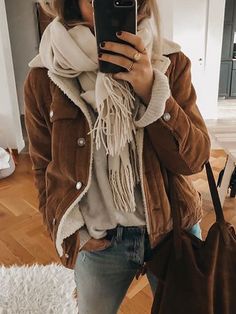 Yellowstone Aesthetic, Brown Jacket Outfit, Vintage Outerwear, Boho Winter Outfits, December Outfits, Fall 2014 Fashion, Fall Fashion Outfits, Casual Fall Outfits, Coat Fashion