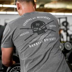 Sport Tshirts, Fitness T Shirts, Training Basketball, Sports Workout, Sport Basketball, Men's Fitness, Skull T Shirt, Gym Exercise, Gym Inspiration