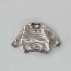 This lovely sweatshirt is an ideal choice for your little ones to wear during the pleasant spring and autumn seasons. It features a relaxed and casual style, with regular sleeves and a charming striped pattern crafted from soft and breathable cotton material. The neck and head area are thoughtfully designed without any pullcords, and the collar is a comfortable O-neck style. This piece is suitable for both boys and girls and is available in true-to-size measurements, ensuring a perfect fit for y Playful Long Sleeve Sweatshirt With Ribbed Cuffs, Cute Striped Long Sleeve Sweater, Playful Cotton Sweatshirt With Ribbed Cuffs, Striped Cotton Sweater For Fall, Striped Long Sleeve Sweater For Loungewear, Playful Long Sleeve Cotton Sweater, Striped Cotton Crew Neck Sweater, Playful Cotton Sweater With Ribbed Cuffs, Playful Striped Long Sleeve Top