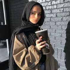 Aesthetic Hijab Outfit, Hijabi Mode, Hijab Stile, Fashion Profile, Hijab Makeup, Estilo Hijab, Drink Aesthetic, Modern Hijab, Street Hijab Fashion