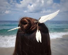 Evoke Enchantment with our White Angels Wing Unicorn Pegasus Hair Stick Hand-Carved White Buffalo Bone, Adorned with Brass Filigree Finish - Elegant, Strong, and Beautiful Hair Pin Join the Worldwide Feather Tribe with this exquisite hand-carved white buffalo bone hair stick.  Expertly fashioned into an angelic winged unicorn pegasus design, this statement piece radiates elegance and mystique.  Handcrafted with care in Bali, it's a testament to expert artistry and cross-cultural inspiration. Size and Details: Total length: Approximately 9 inches (23 cms) Wing length: About 3.5 inches (9 cms) from top to tip Wing width: Around 1 inch (3 cms) at the widest point Unicorn horn width: Slightly over a quarter inch (1 cm) Materials: Hand-carved from the bone of a native Indonesian Water Buffalo B Angel Wing Hair Pin, Dragon Wing Hair Pin, Elk Horn Hair Stick, Angel Wings Hair, Carved Bone, Hair Stick, Bone Carving, Hair Reference, Accessories Diy Jewelry