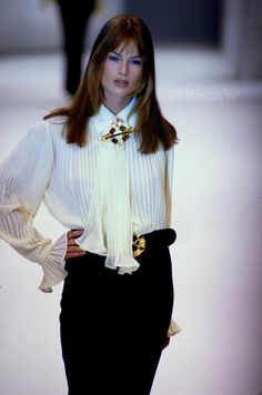 Fall/Winter 1993 Gianfranco Ferre Dior, Meghan Douglas, Dior 90s, Models 90s, 90s Runway, Gianfranco Ferre, 90s Outfit, Y2k Fashion, 90s Fashion