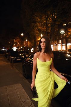 Yellow Prom Dresses, Yellow Prom, Irregular Skirt, Yellow Gown, Prom Dresses Yellow, Outfit Chic, Moda Paris, Prom Gown, Fancy Dresses