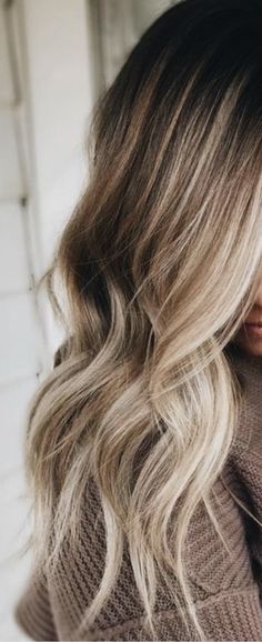 brunette to blonde balayage Rose Brunette, Aesthetic Balayage, Medium Aesthetic, Light Balayage, Honey Ideas, Light Blonde Balayage, Blonde Honey, Balayage Ideas, Highlights Color