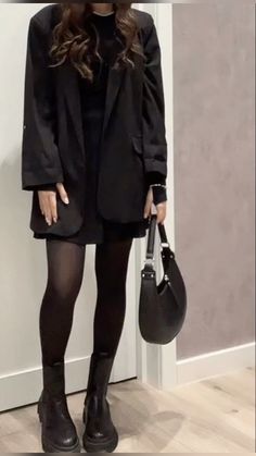 Gothic Chic Outfit, K Pop Outfits Korean Fashion Women, Uni Outfits, Fashion Mistakes, 가을 패션, Autumn Outfit, 10 Pounds, Casual Style Outfits, Style Outfits