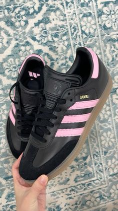 Adidas samba x Messi Inter Miami #adidas #samba #messi #intermiami Messi Samba, Jibbitz Ideas, Miami Outfits, Crocs Jibbitz, Inter Miami, Sneakers Addict, Aesthetic Shoes