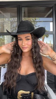 Western Inspired Hairstyles, Hairstyle With Cowgirl Hat, Hair Styles For Cowboy Hats Cowgirl, Cowboy Hat Hairstyles Long Hair, Country Hairstyles Cowgirls Hair, Cute Western Hairstyles, Festival Hair Long, Cowgirl Hair Styles, County Fits