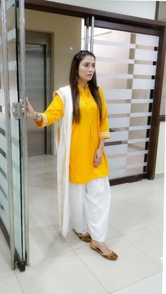 Simple Casual Dress, Casual Dresses For Girls, Dress Designs For Girls, Casual Kurti, Gaun Fashion, Pakistani Wedding Outfits