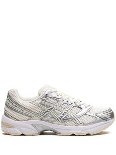 Aesthetic Asics Shoes, Asics Aesthetic, Asics Gel 1130, 2000s Shoes, Silver Trainers, Silver Sneakers, Asics Men, Trainers Fashion, Versace Outfit