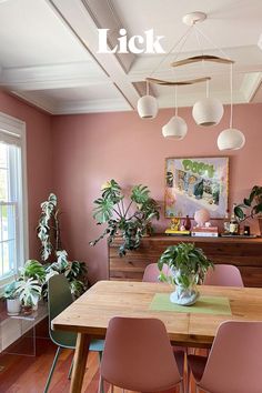 Go for a monochromatic pink interior by using Pink 09 paint on your walls and matching it to your furniture and decor pieces. Decorated by: @grass.knot using Pink 09 Pink Living Room Walls, Peach Living Rooms, Pink Kitchen Walls, Coral Living Rooms, Monochromatic Pink, Pink Dining Rooms, Pink Accent Walls, Dining Room Paint, Rosa Coral